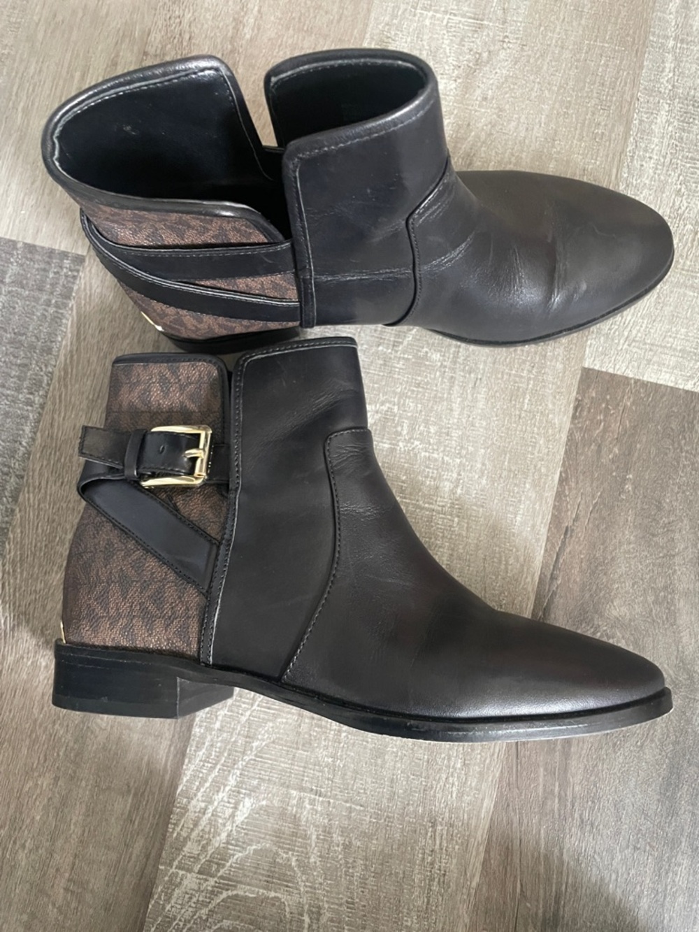 MICHAEL Michael Kors Black Leather Boots with Brown Logo Panel